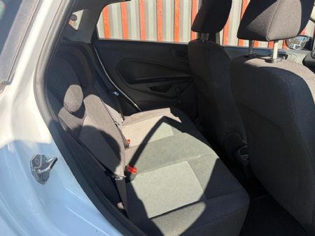 2017-Ford-Fiesta-14-Ambiente-5-dr_9