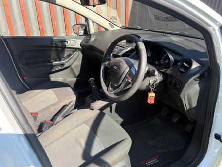 2017-Ford-Fiesta-14-Ambiente-5-dr_11