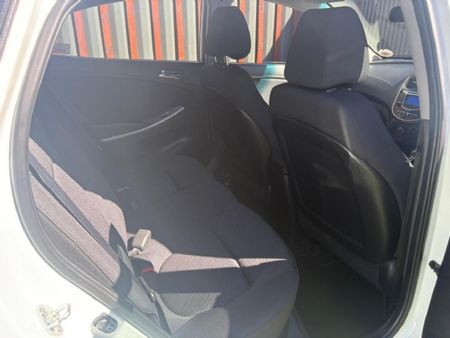 2012-Hyundai-Accent-16-GLS-Fluid_9