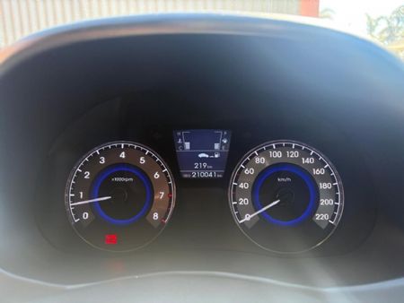 2012-Hyundai-Accent-16-GLS-Fluid_12