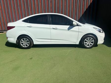2012-Hyundai-Accent-16-GLS-Fluid_7
