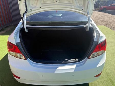 2012-Hyundai-Accent-16-GLS-Fluid_8