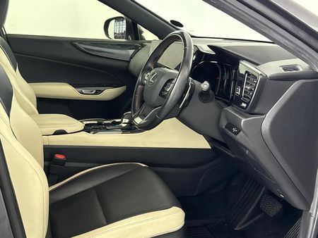 2023-Lexus-NX-250-EX_9