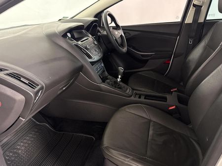 2017-Ford-Focus-16-TDCi-Ambiente-5-dr_8