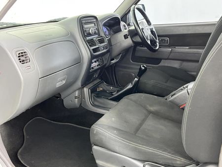 2019-Nissan-NP300-24i-Hi-Rider-Double-Cab_8