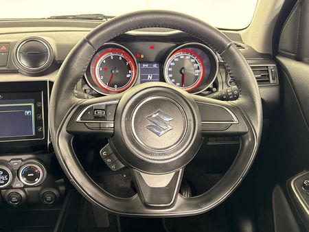 2022-Suzuki-Swift-12-GLX-Auto_11