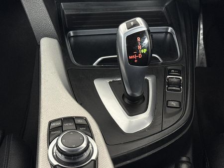 2017-BMW-3-Series-318i-M-Sport-Auto_10