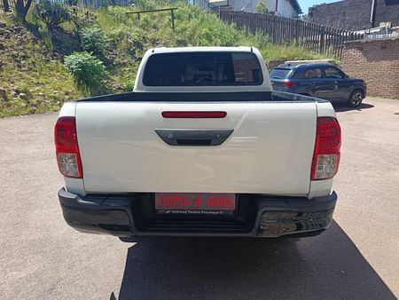 2025-Toyota-Hilux-28-GD-6-RB-Legend-55-4x4-Auto-Double-Cab_5