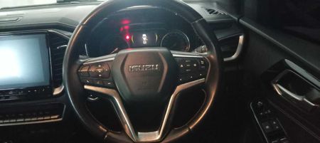 2024-Isuzu-D-Max-30-DDI-V-Cross-HR-Auto-Double-Cab_13