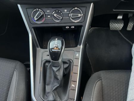 2022-Volkswagen-Polo-10-TSI-Life-Auto-DSG_17