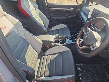 2026-Volkswagen-Golf-8-GTI-20-TSI-DSG_13