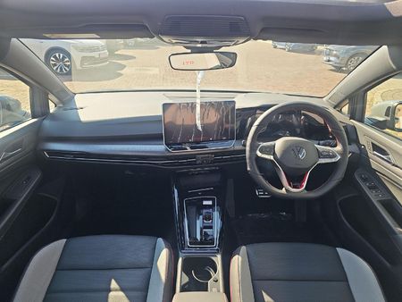 2026-Volkswagen-Golf-8-GTI-20-TSI-DSG_16