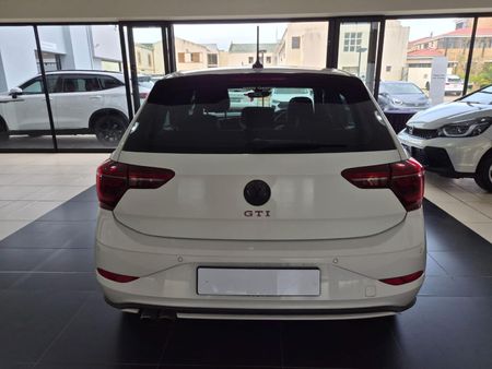 2022-Volkswagen-Polo-20-GTI-Auto-147kW_5