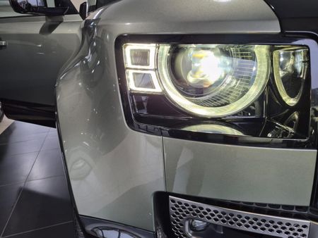 2021-Land-Rover-Defender-110-P400-X-294kW_14
