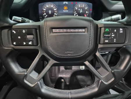 2021-Land-Rover-Defender-110-P400-X-294kW_16