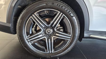 2023-Mercedes-Benz-GLC-300D-4Matic_13