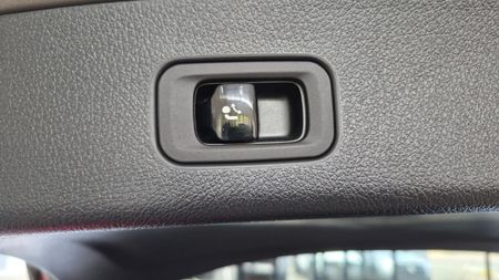 2023-Mercedes-Benz-GLC-300D-4Matic_17