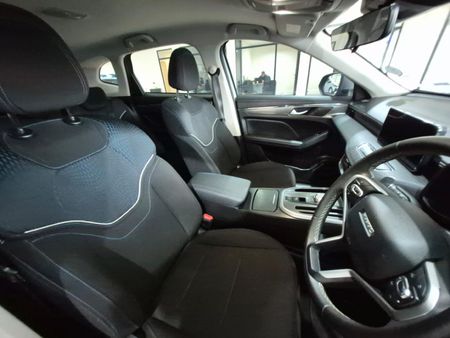2023-Haval-Jolion-15T-Premium-Auto_12