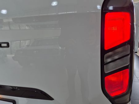 2025-Ford-Tourneo-Custom-20-TDCi-LWB-Trend-Auto_15