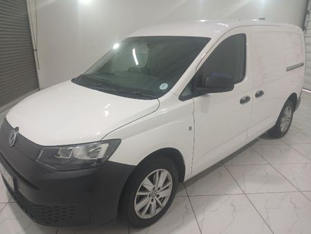 2022-Volkswagen-Caddy-Maxi-20-TDI_0