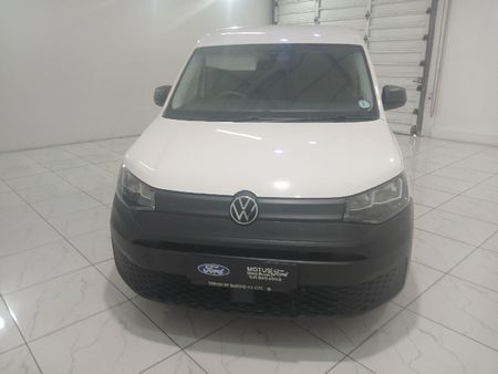 2022-Volkswagen-Caddy-Maxi-20-TDI_1