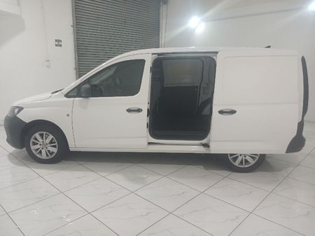 2022-Volkswagen-Caddy-Maxi-20-TDI_3