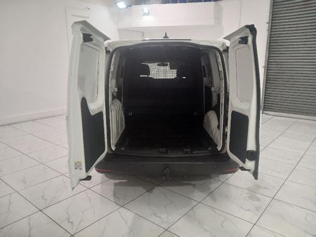 2022-Volkswagen-Caddy-Maxi-20-TDI_5