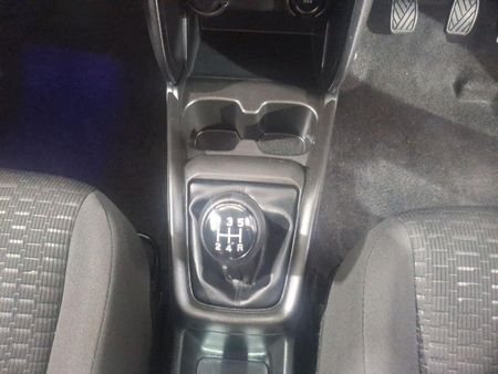 2025-Suzuki-Swift-12-GL_10