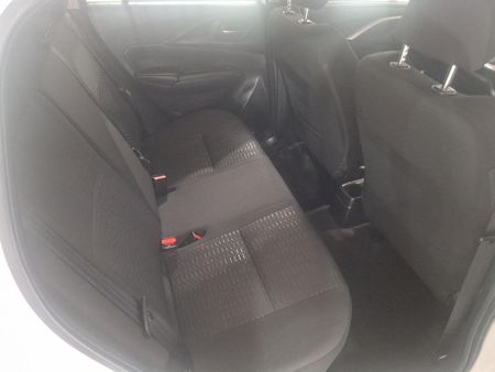 2025-Suzuki-Swift-12-GL_13