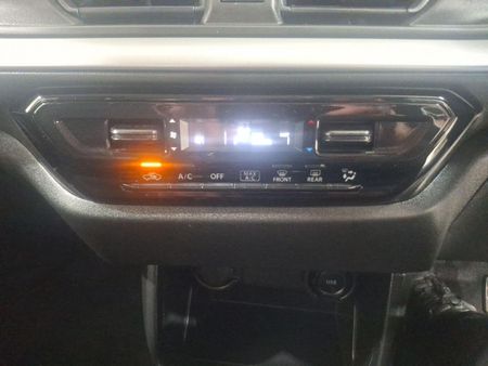 2025-Suzuki-Swift-12-GL_17
