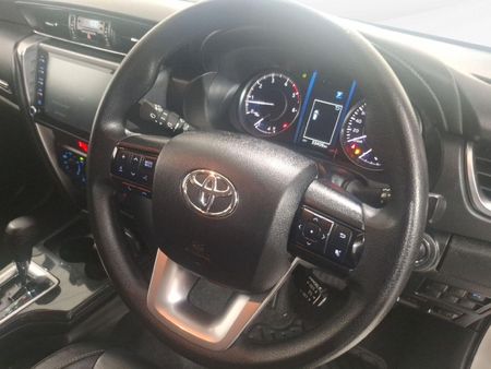 2025-Toyota-Fortuner-24-GD-6-RB-Auto_18