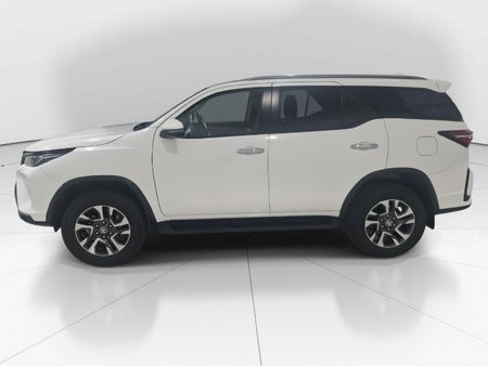 2025-Toyota-Fortuner-24-GD-6-RB-Auto_3