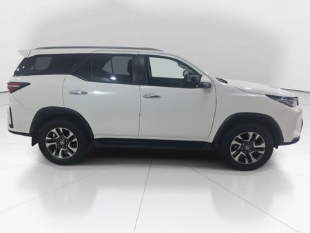 2025-Toyota-Fortuner-24-GD-6-RB-Auto_7