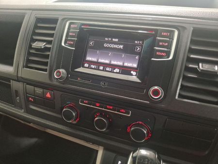 2019-Volkswagen-Kombi-20-TDI-Auto-103kW-Trendline_18