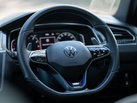 2023-Volkswagen-Tiguan-R-20-TSI-4M-Auto-235kw_16