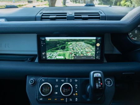 2021-Land-Rover-Defender-110-D240-SE-X-Dynamic-177kW_15