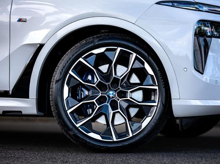 2024-BMW-X7-xDrive-40d-M-Sport-Pro_15