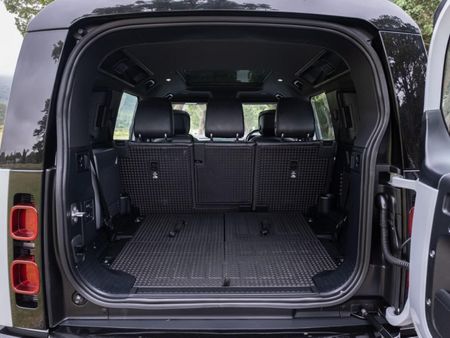2022-Land-Rover-Defender-110-D240-HSE-X-Dynamic-177kw_9