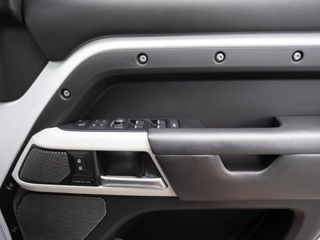2022-Land-Rover-Defender-110-D240-HSE-X-Dynamic-177kw_22