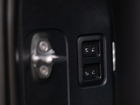 2022-Land-Rover-Defender-110-D240-HSE-X-Dynamic-177kw_23