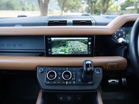 2021-Land-Rover-Defender-110-D300-X-221kW_15