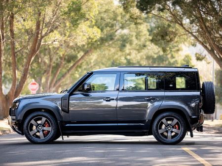 2021-Land-Rover-Defender-110-D300-X-221kW_3
