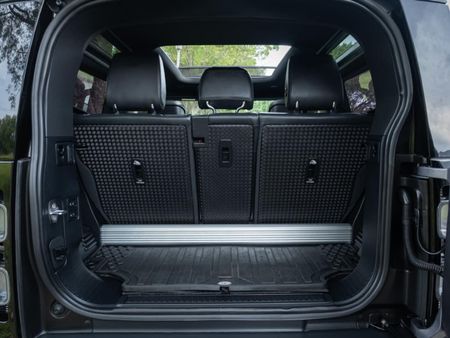 2022-Land-Rover-Defender-90-D300-HSE-X-Dynamic_9