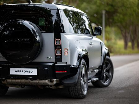 2022-Land-Rover-Defender-90-D300-HSE-X-Dynamic_18