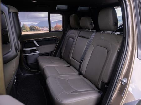 2022-Land-Rover-Defender-110-D300-HSE-X-Dynamic_14