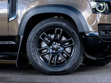 2022-Land-Rover-Defender-110-D300-HSE-X-Dynamic_19