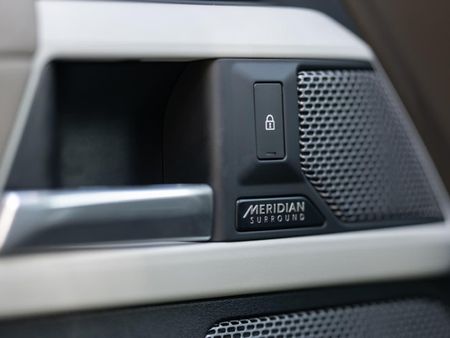 2022-Land-Rover-Defender-110-D300-HSE-X-Dynamic_23