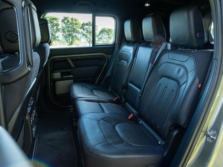 2024-Land-Rover-Defender-130-30D-X_14