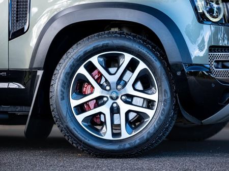 2024-Land-Rover-Defender-130-30D-X_15