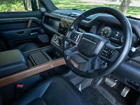 2024-Land-Rover-Defender-130-30D-X_16